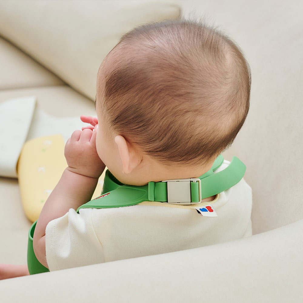 퍼기 버클형 실리콘 이유식 자기주도 방수 어린이집 유치원 아기 턱받이 버터옐로우
