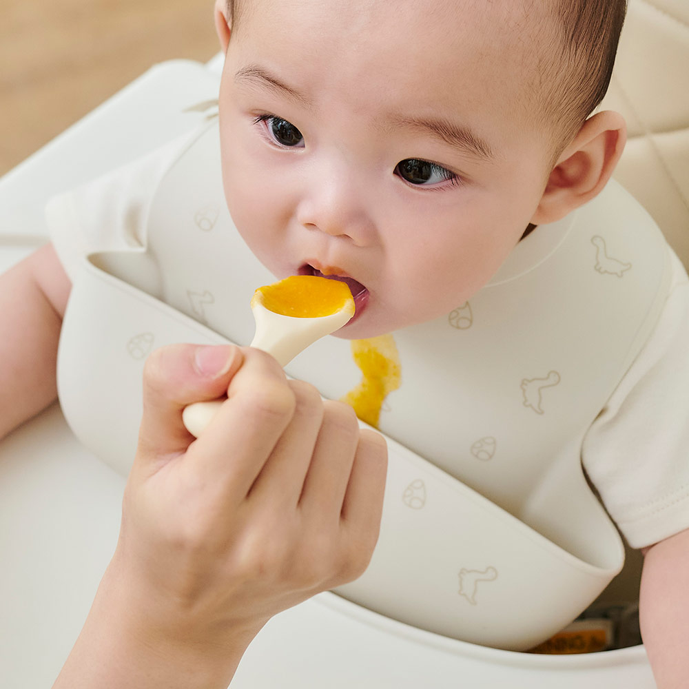 퍼기 버클형 실리콘 이유식 자기주도 방수 어린이집 유치원 아기 턱받이 버터옐로우