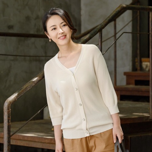 엄마옷 조이마담 J2815 캔디버튼 니트 가디건 중년여성의류 - 메인 이미지