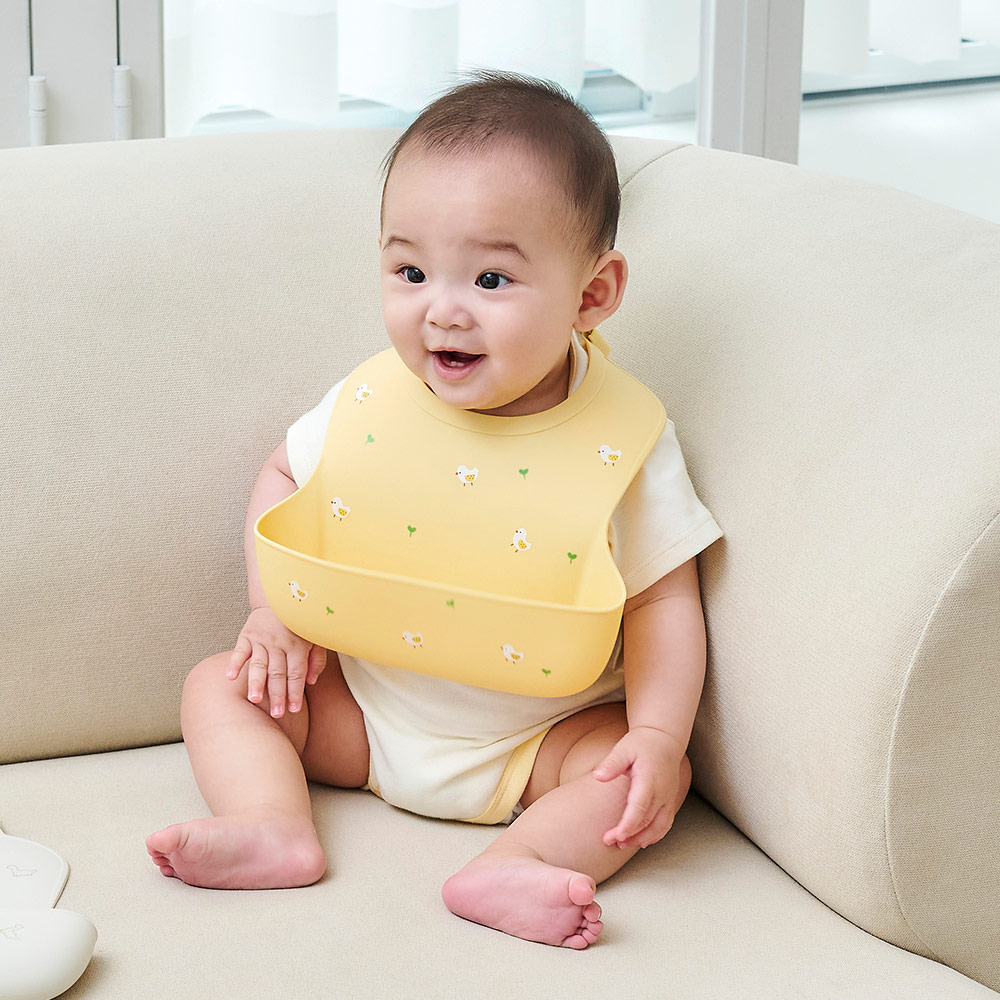 퍼기 버클형 실리콘 이유식 자기주도 방수 어린이집 유치원 아기 턱받이 버터옐로우