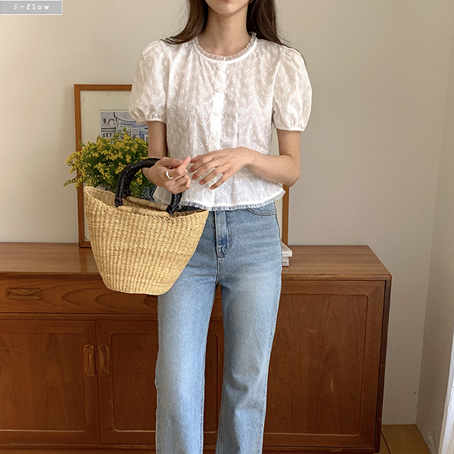 앤토 레이스 셔링 크롭 블라우스 2col 여름 베이비돌 코튼 라운드 볼륨 제이플로우 - 상세 이미지 4