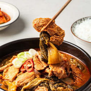 시래기 우거지 해장국 뼈없는 순살 감자탕 1kg 3개 맛있게 먹은 솔직 후기 - 상품 이미지 2
