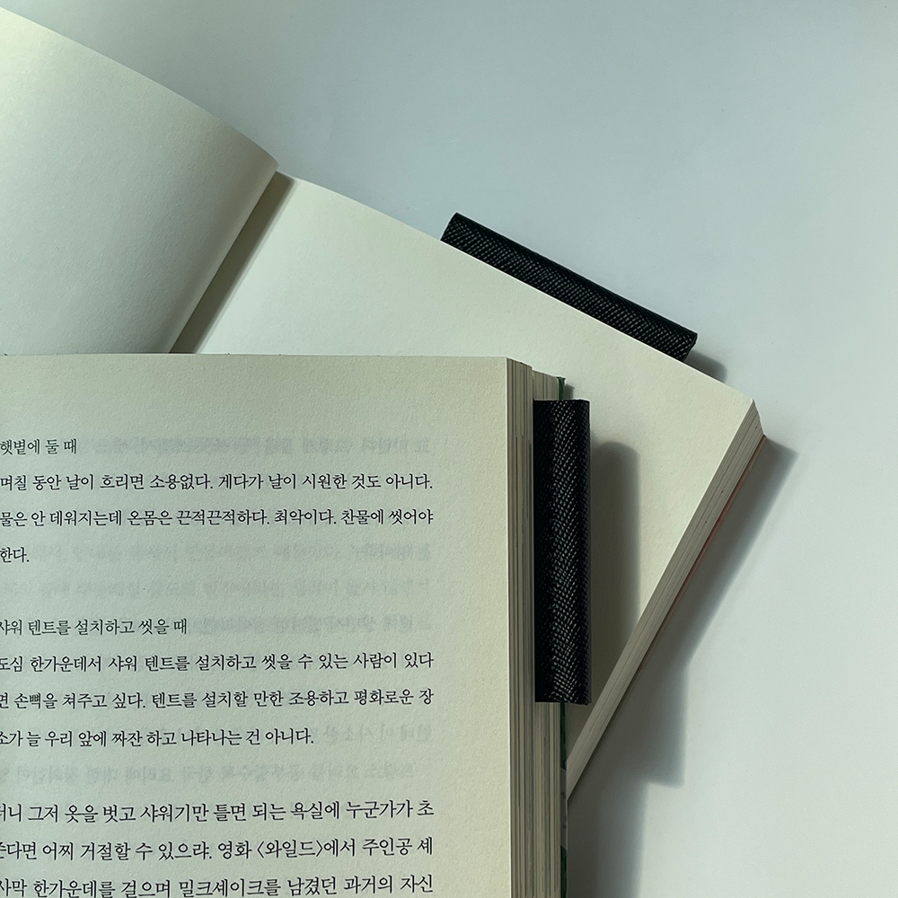 1+1 사피아노 가죽 이니셜 각인 수제 책갈피 북마크 북클립 ver2 - 상세 이미지 4