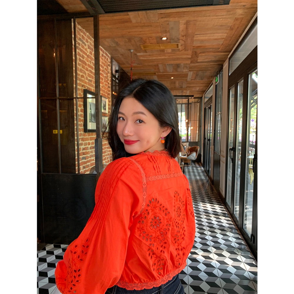 플라워펀칭 순면 크롭블라우스 셔츠 봄 여름 시원소재 예쁜 디자인 레이스포인트 레드오렌지 - 상세 이미지 4