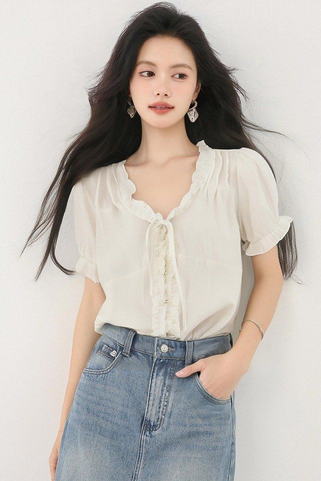 봄 여름 루즈핏 프릴 브이넥 블라우스 반팔셔츠 리본 셔링 데일리룩 오피스룩 출근룩 - 상세 이미지 5