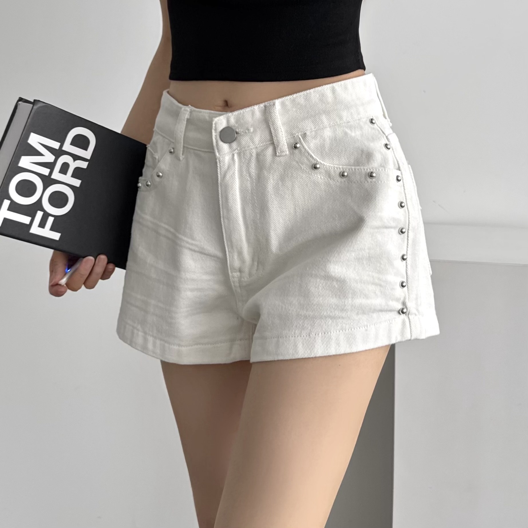 흰바지 여성 3부 A라인반바지 스터드 흰반바지 - 상품 이미지