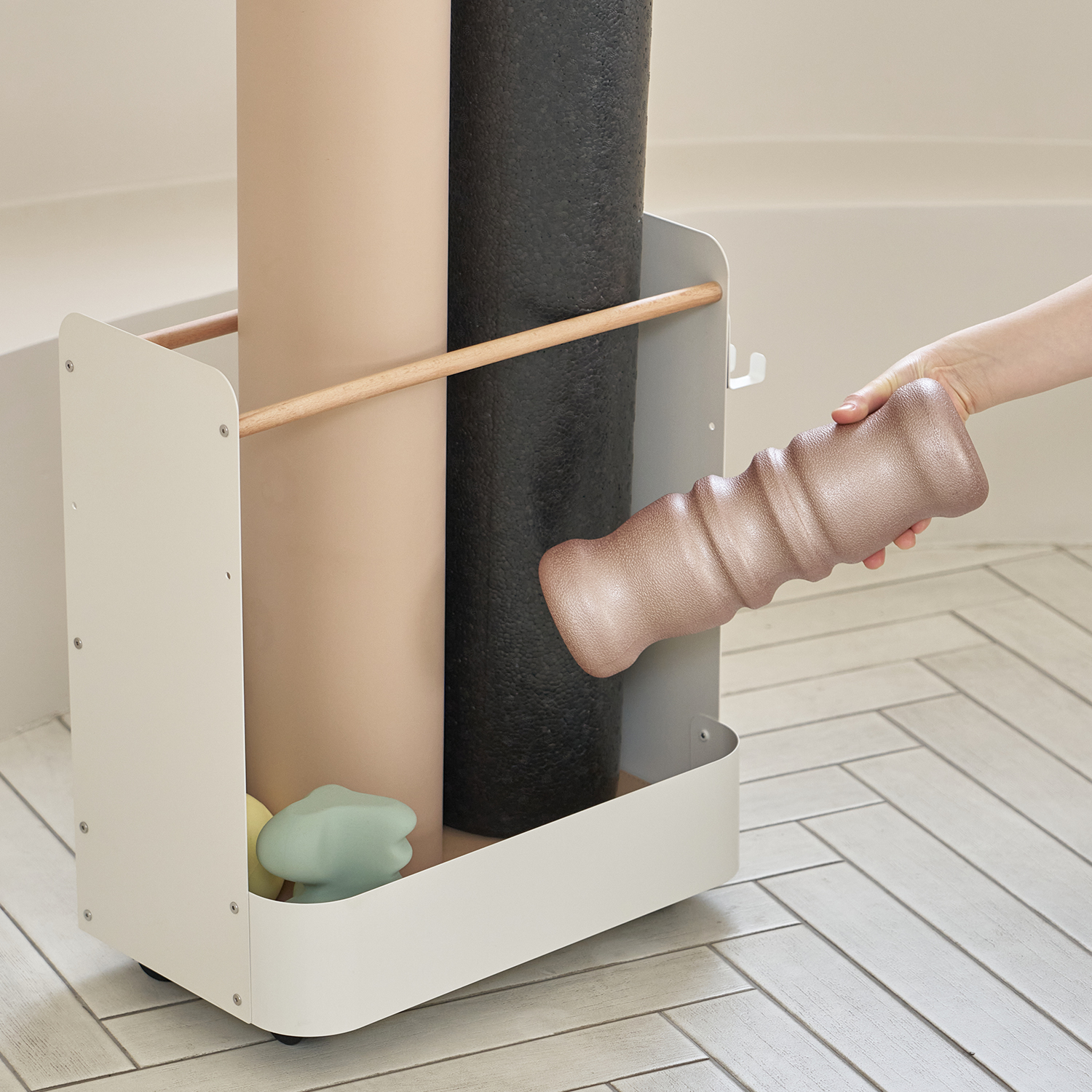 코드리빙 바퀴달린 철제 주방 이동식 틈새 슬림 수납 선반 미니 트롤리 트레이