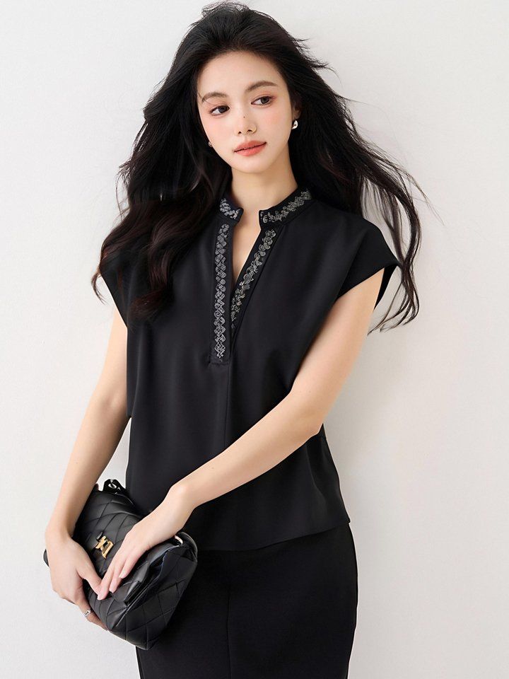 봄 여름 루즈핏 자수 브이넥 블라우스 민소매 플러터소매 데일리룩 오피스룩 출근룩 시원한 - 상세 이미지 3