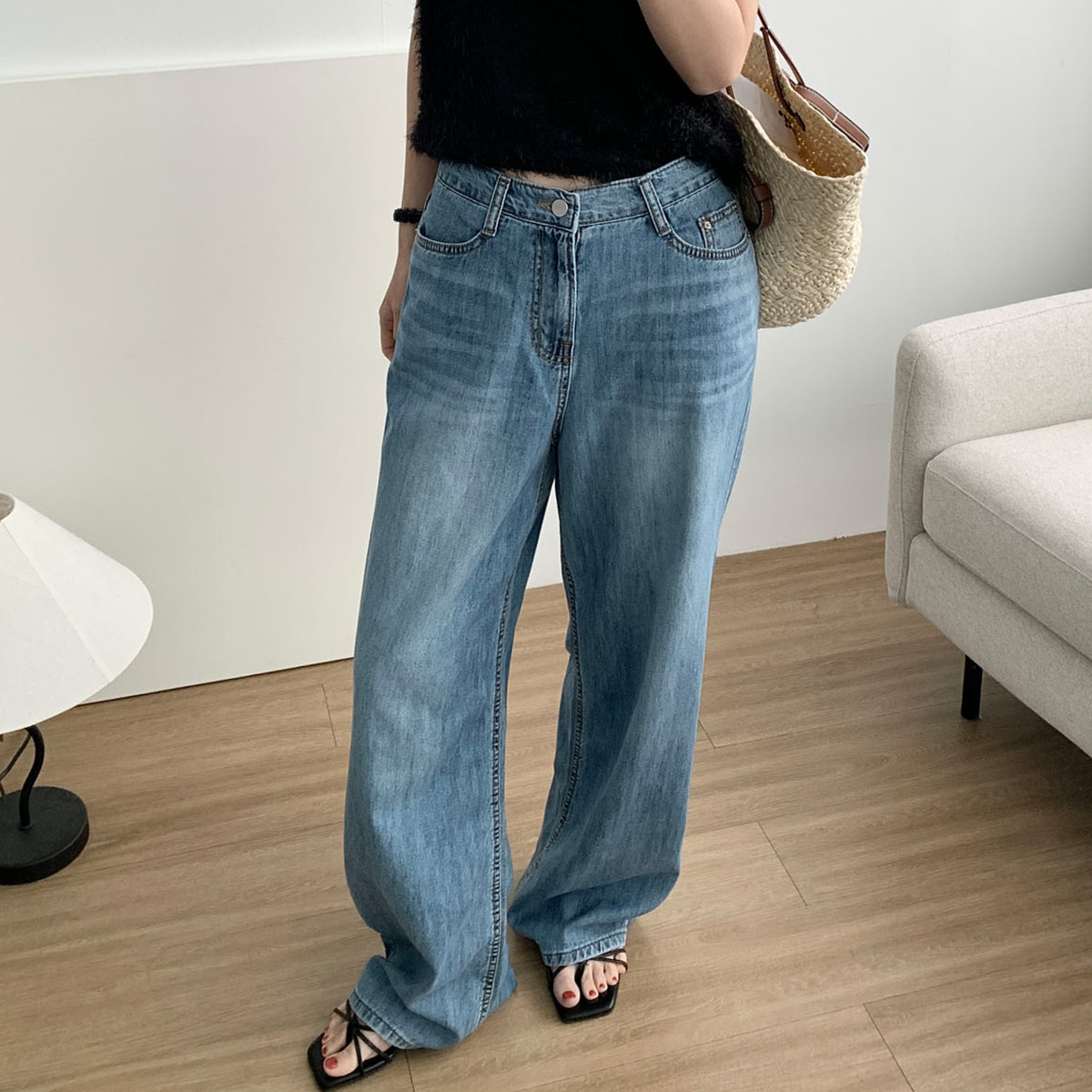 [당일발송] 라이트 데님 후들 에코워싱 일자 와이드 여성 여름 얇은 청바지 웨어링무드 (중청)