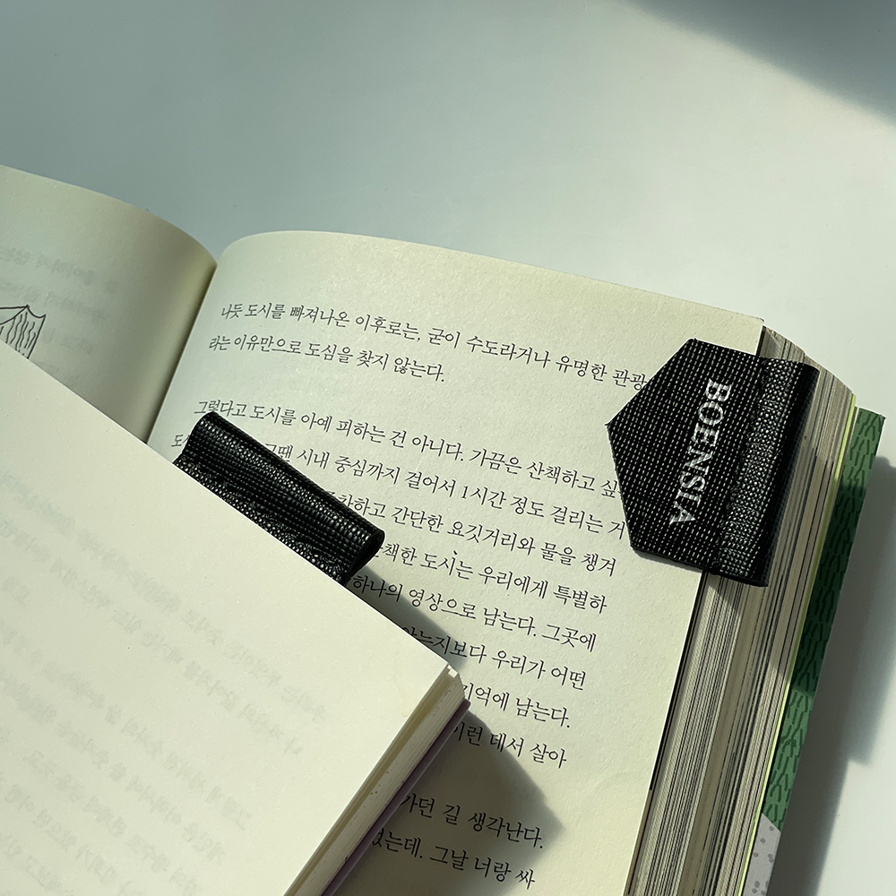 1+1 사피아노 가죽 이니셜 각인 수제 책갈피 북마크 북클립 ver4 - 상세 이미지 2