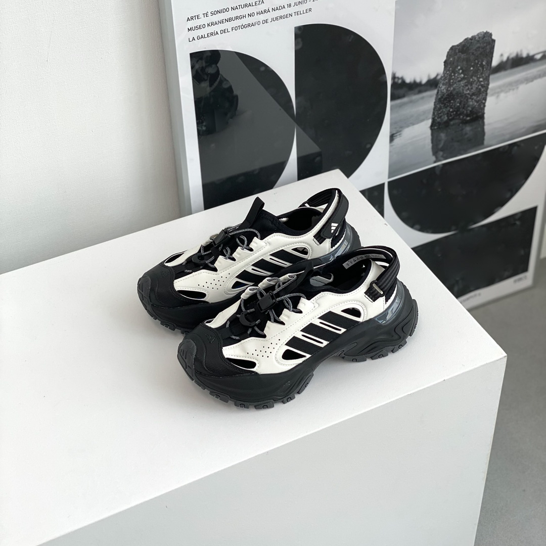 아디다스 스니커 샌들 코어 블랙 화이트 식스