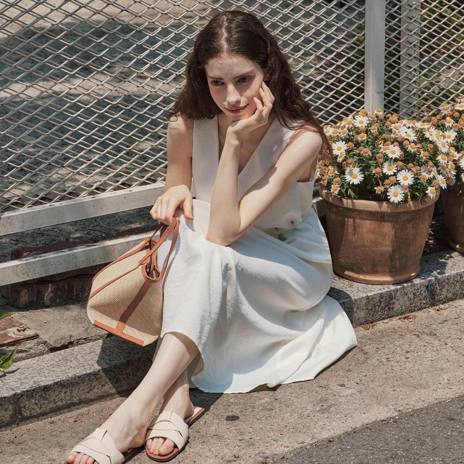 [제로스트릿] 슬리브리스 브이넥 원피스 SLEEVELESS V-NECK ONE-PIECE / IVORY - 상세 이미지 2