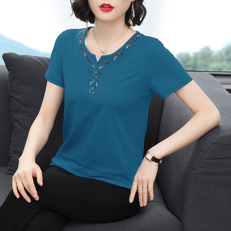봄 여름 여성 루즈핏 빅사이즈 플라워 자수 반팔 티셔츠 데일리룩 브이넥 헨리넥 면 버튼 상의 - 상품 이미지