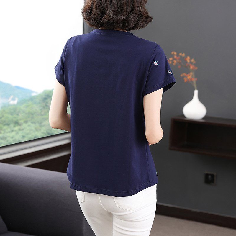 봄 여름 여성 루즈핏 빅사이즈 미니 자수 반팔 티셔츠 데일리룩 헨리넥 브이넥 면 버튼 상의 - 상세 이미지 2