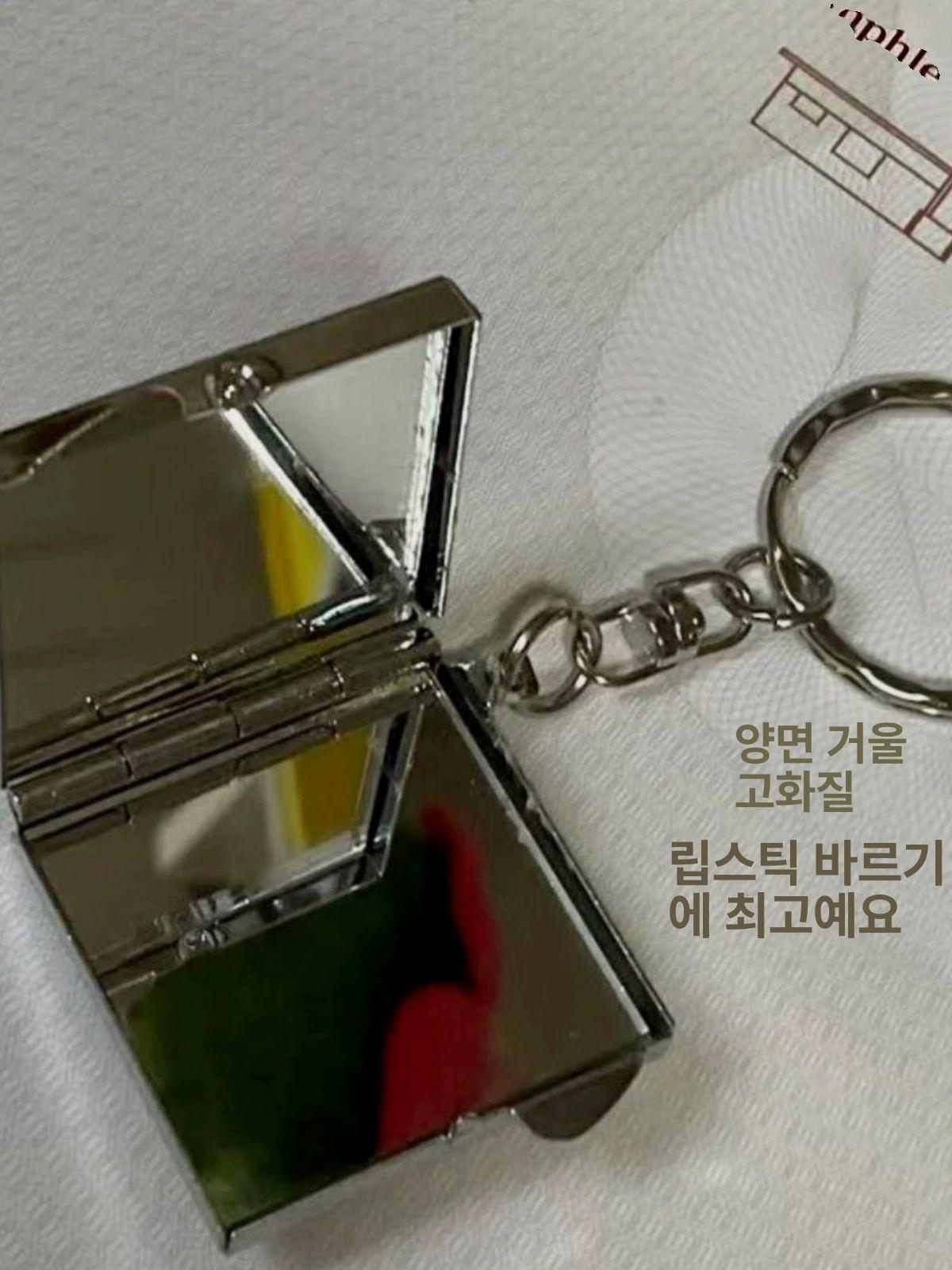 거울키링 초미니거울 가방고리 휴대용 미니거울 심플 립스틱거울 레트로 레드 립스틱 거울 [영어버전] 키체인 포함 1개 - 상세 이미지 3
