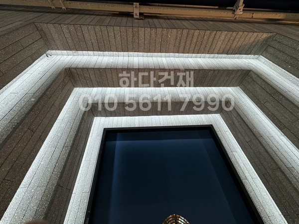 모노타일 롱와이드 500x50x17T 진모던그레이 / 하다건재 시공사례