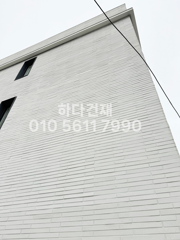 모노타일 롱와이드 500x50x17T 모던퓨어화이트 / 하다건재 시공사례