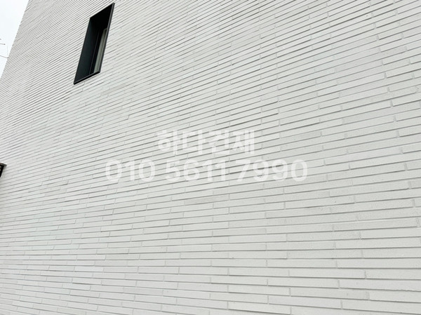 모노타일 롱와이드 500x50x17T 모던퓨어화이트 / 하다건재 시공사례