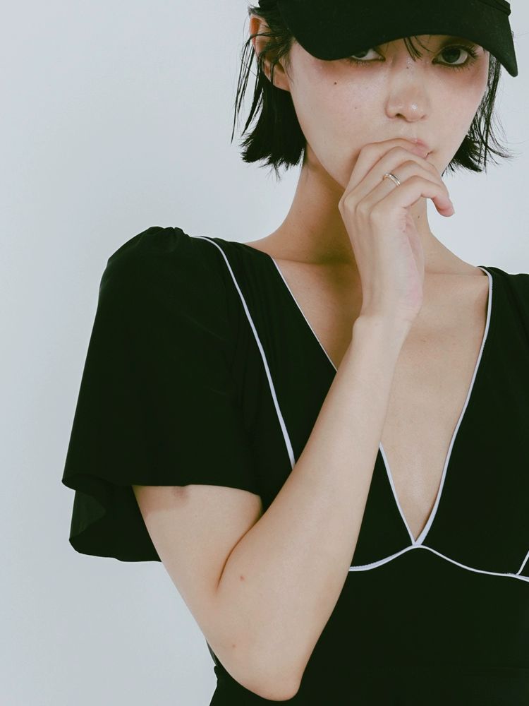 브이넥 원피스 수영복 모노키니 플레어 반팔 심플 스커트 블랙 M - 상세 이미지 4