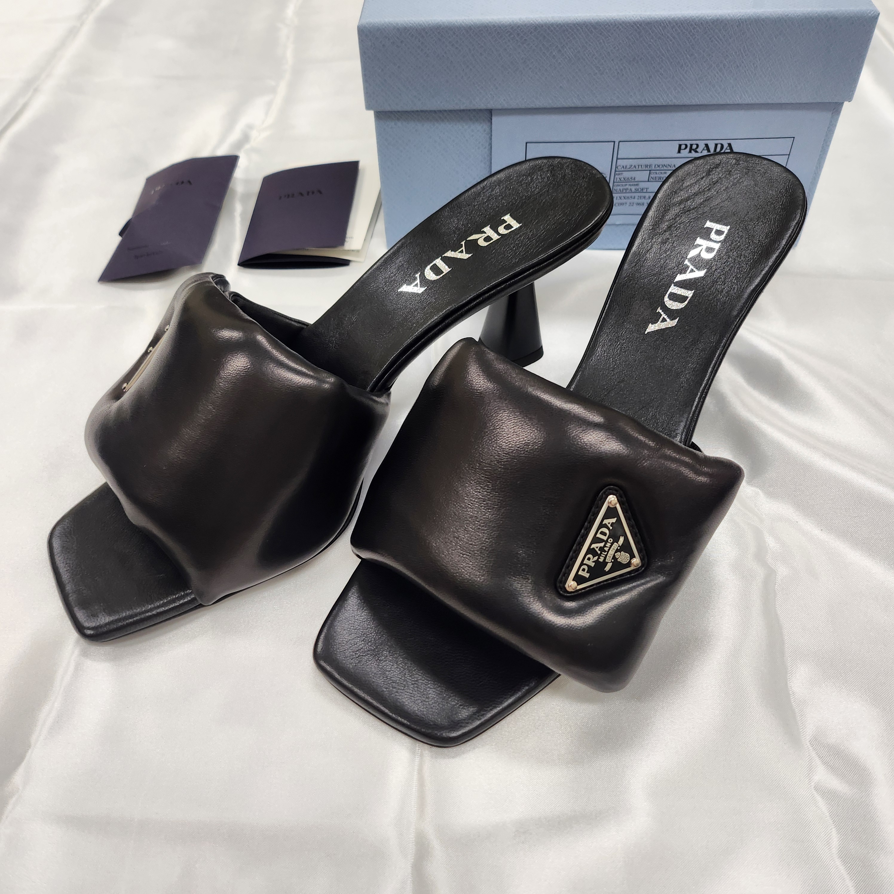 프라다 여성 소프트패딩 나파 힐 샌들 블랙 1XX654 2DL8 F0002