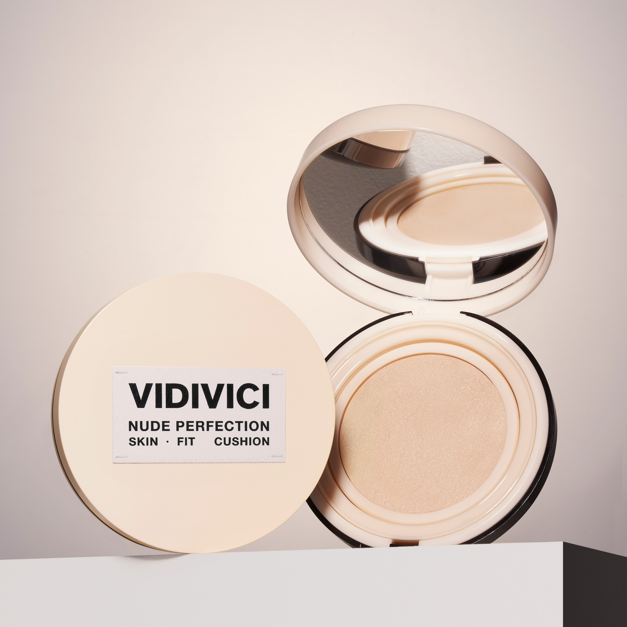 비디비치 누드 퍼펙션 스킨 핏 쿠션 본품 15g SPF 50+ PA++++ / 촉촉한 속광 쿠션 제품 이미지