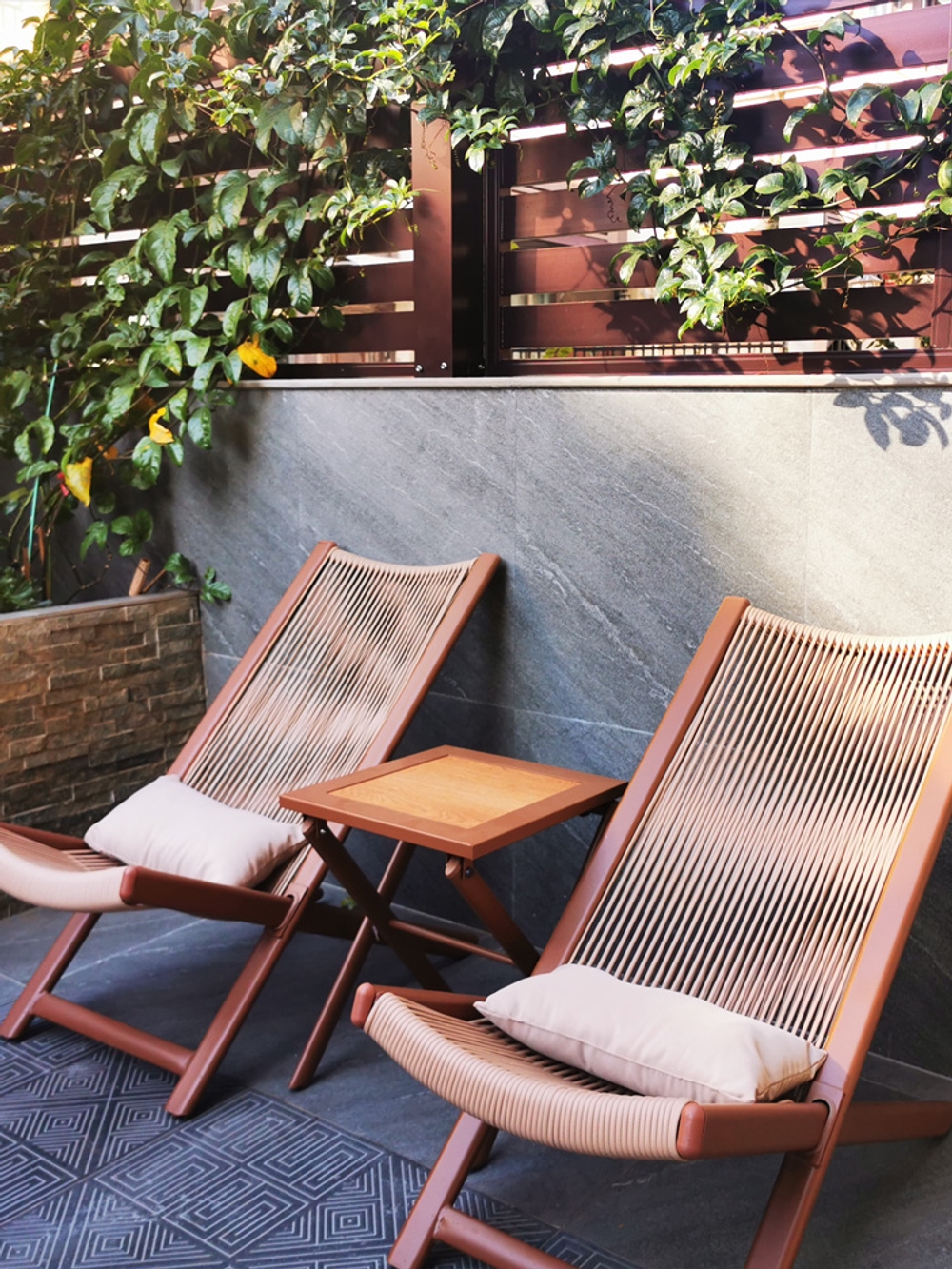 등받이 야외라탄의자 비치체어 해변 수영장 카페테라스의자 라탄썬베드 썬배드 선베드 테라스소파