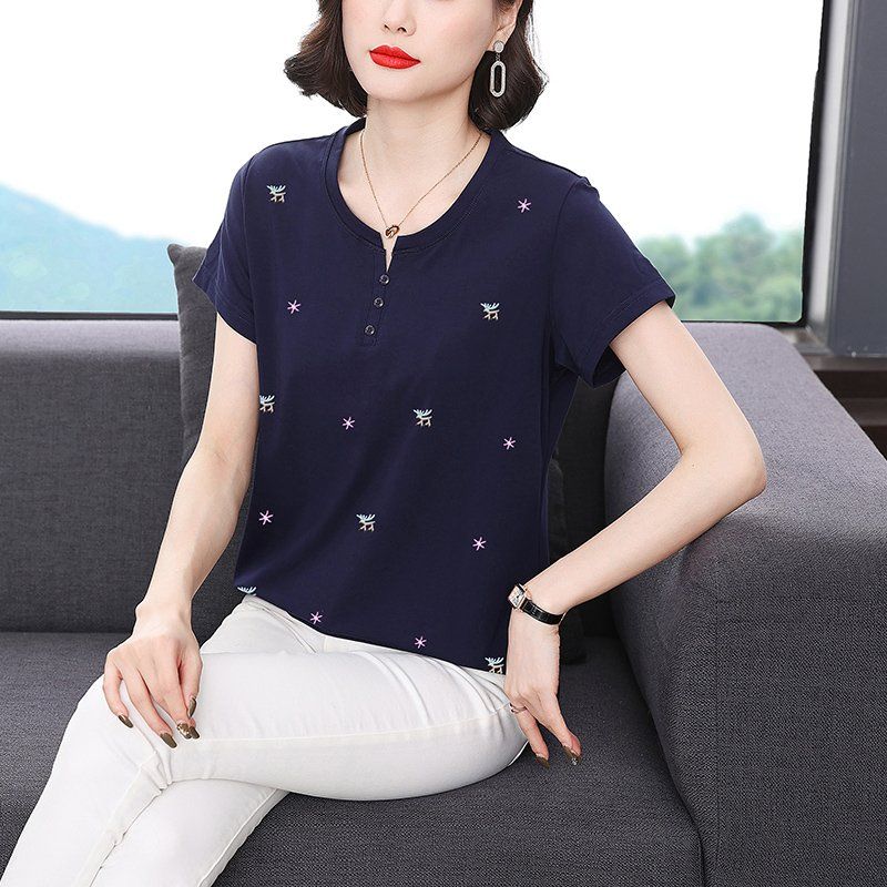 봄 여름 여성 루즈핏 빅사이즈 미니 자수 반팔 티셔츠 데일리룩 헨리넥 라운드넥 면 버튼 상의 - 상세 이미지 3