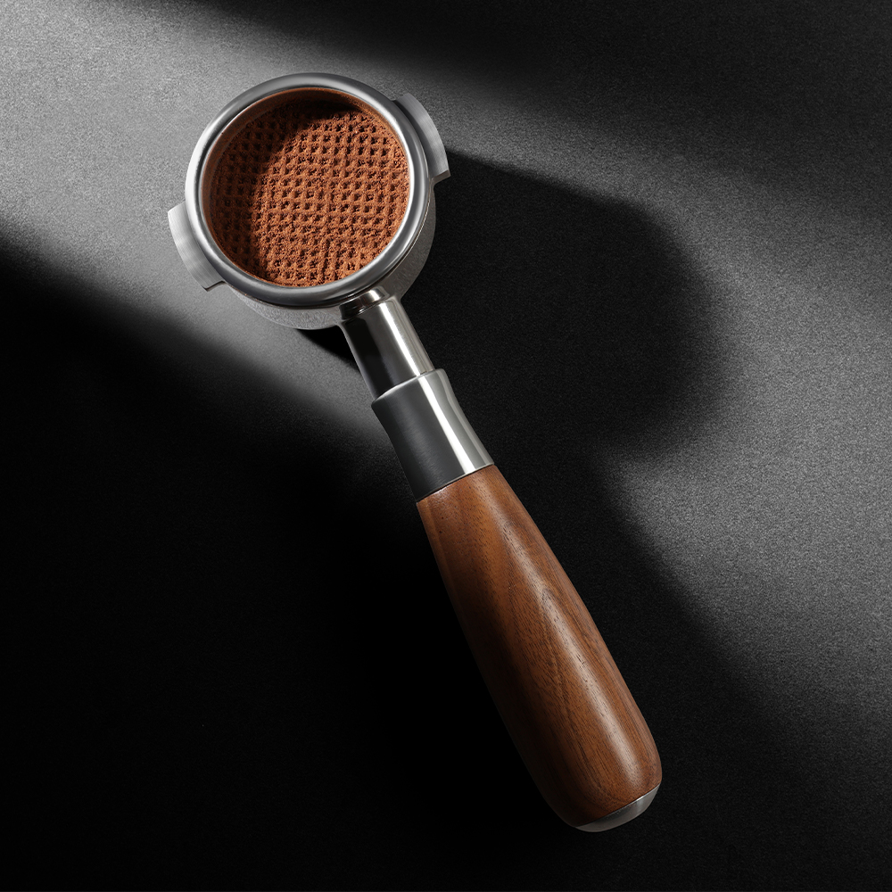 zeroHero 우드핸들 에스프레소 바텀리스 포터필터 58mm - 메인 이미지