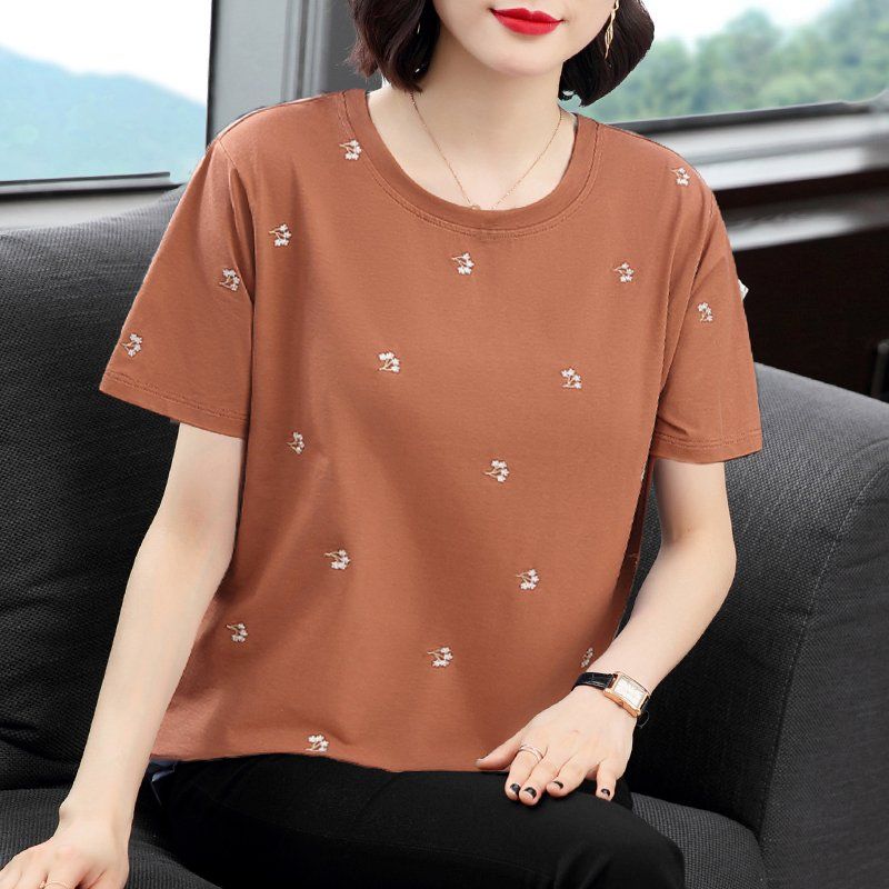 봄 여름 여성 루즈핏 빅사이즈 미니 자수 반팔 티셔츠 데일리룩 라운드넥 면 플라워 포인트 상의 - 메인 이미지