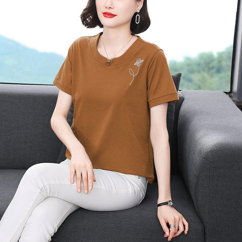 봄 여름 여성 루즈핏 빅사이즈 플라워 자수 반팔 티셔츠 데일리룩 라운드넥 면 나비 버튼 장식 상의 - 상세 이미지 3