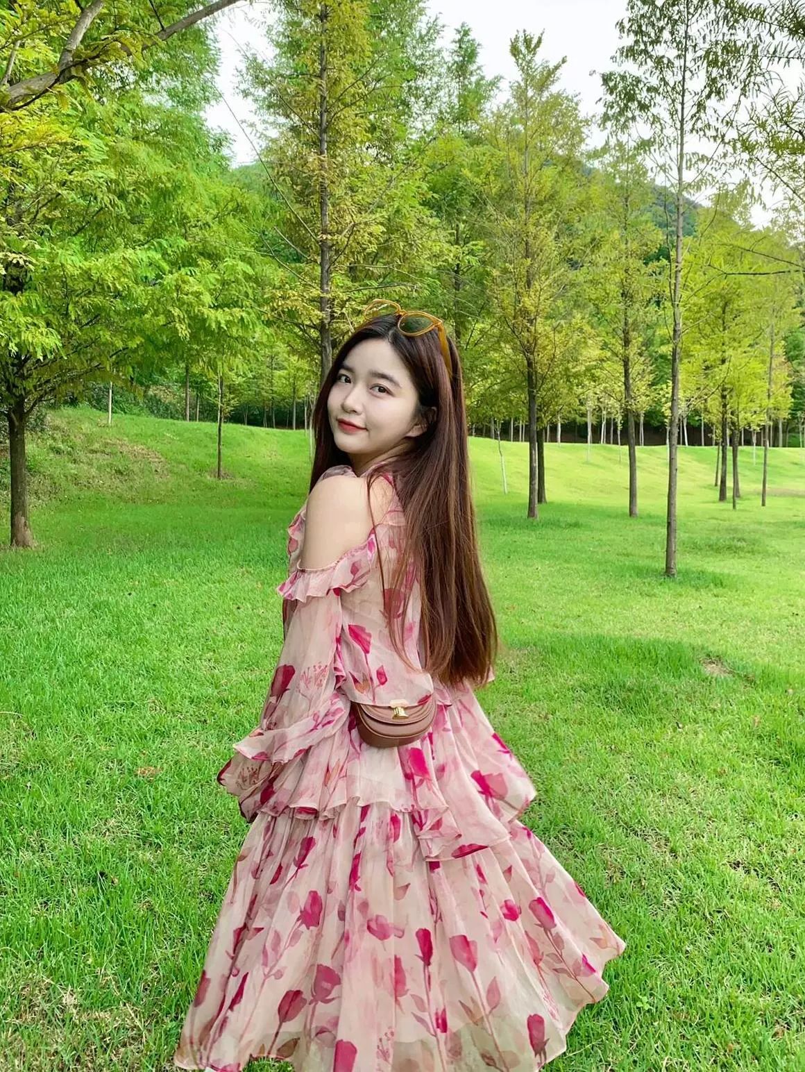 오프숄더 플로럴 원피스 플레어 어깨트임 휴양지 - 상세 이미지 2