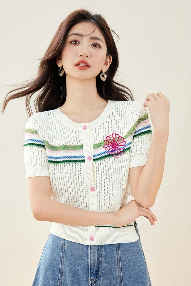 봄 여름 여성 슬림핏 스트라이프 반팔 니트 가디건 데일리룩 라운드넥 트리아세테이트 플라워 자수 상의 - 상세 이미지 2