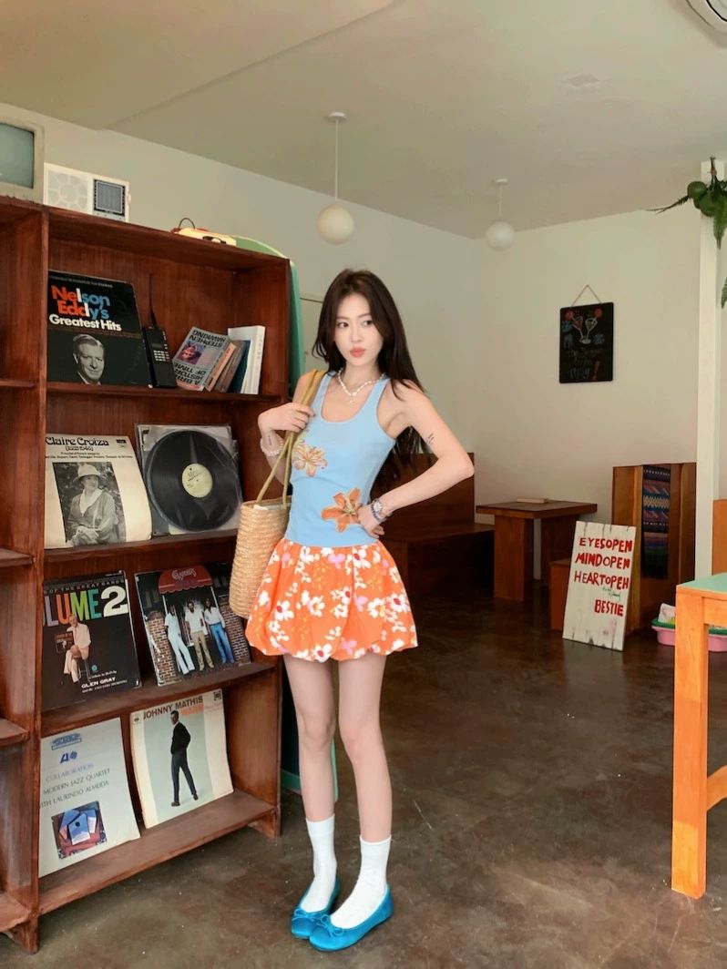 꽃무늬 스커트 오렌지 투피스 코디세트 플라워 프린트 플레어 캉캉 주름 - 상세 이미지 4