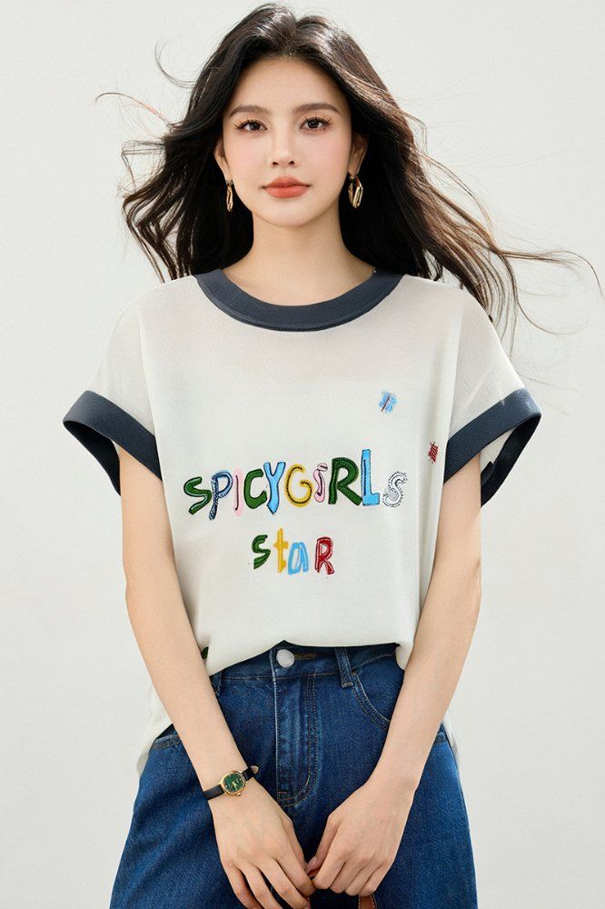 봄 여름 여성 루즈핏 레터링 자수 반팔 티셔츠 데일리룩 라운드넥 트리아세테이트 배색 돌먼 상의 - 상세 이미지 3