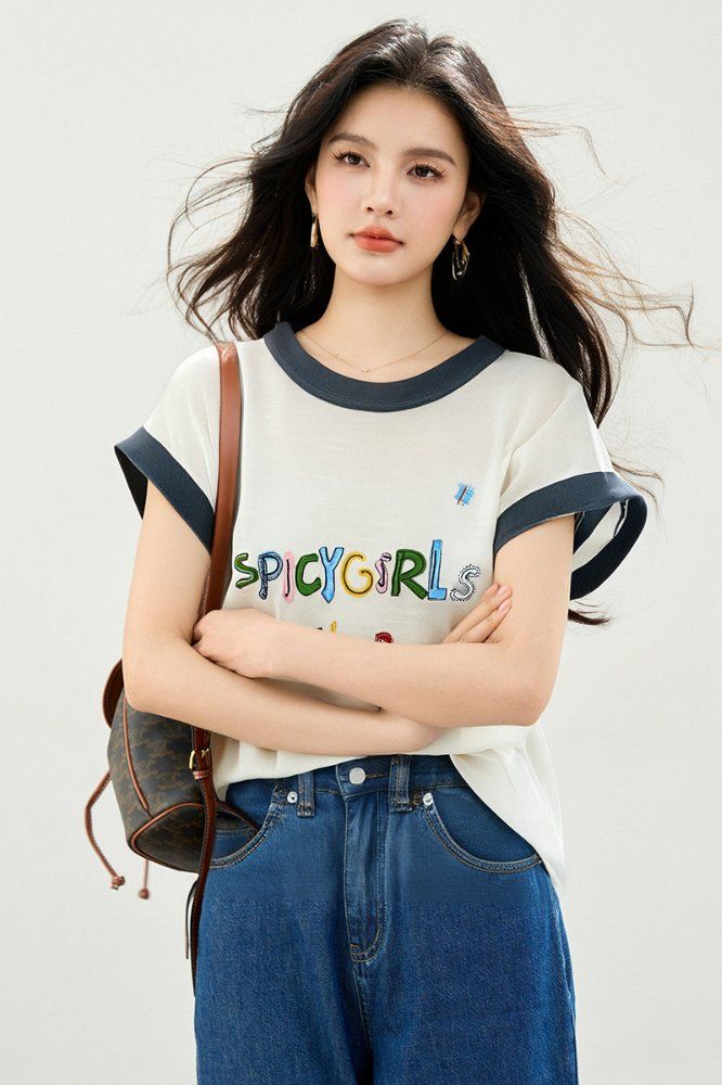 봄 여름 여성 루즈핏 레터링 자수 반팔 티셔츠 데일리룩 라운드넥 트리아세테이트 배색 돌먼 상의 - 상세 이미지 4