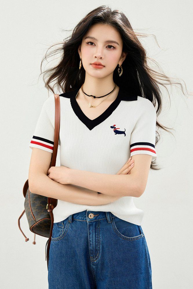 봄 여름 여성 슬림핏 캐릭터 자수 반팔 니트 폴로 카라 데일리룩 브이넥 트리아세테이트 배색 상의 - 상세 이미지 3