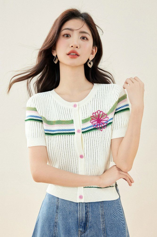 봄 여름 여성 슬림핏 스트라이프 반팔 니트 가디건 데일리룩 라운드넥 트리아세테이트 플라워 자수 상의 - 상세 이미지 5