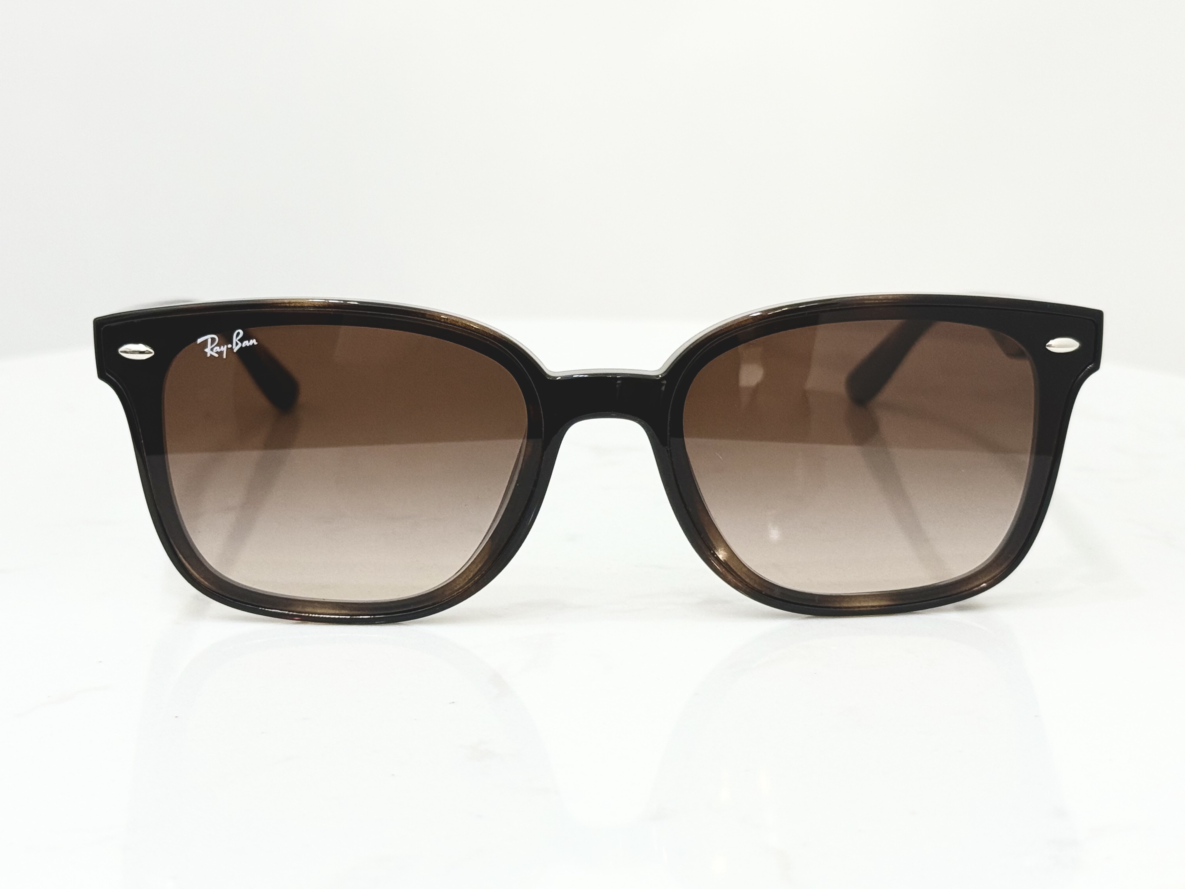 레이벤 RAYBAN RB4461D 유행 안타는 틴트 그라데이션 사각 플랫바 뿔테 선글라스 - 상세 이미지 3