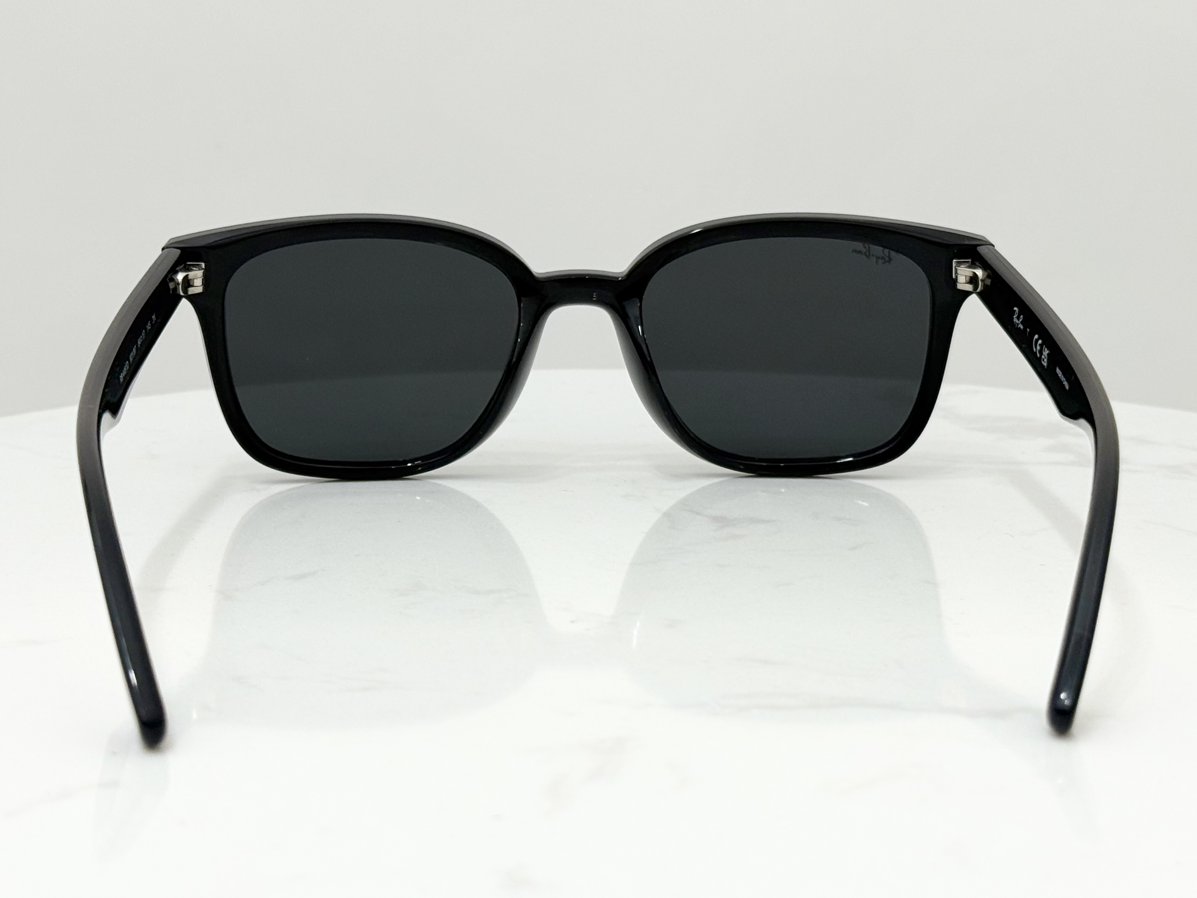 레이벤 RAYBAN RB4461D 유행 안타는 틴트 그라데이션 사각 플랫바 뿔테 선글라스 - 상세 이미지 2