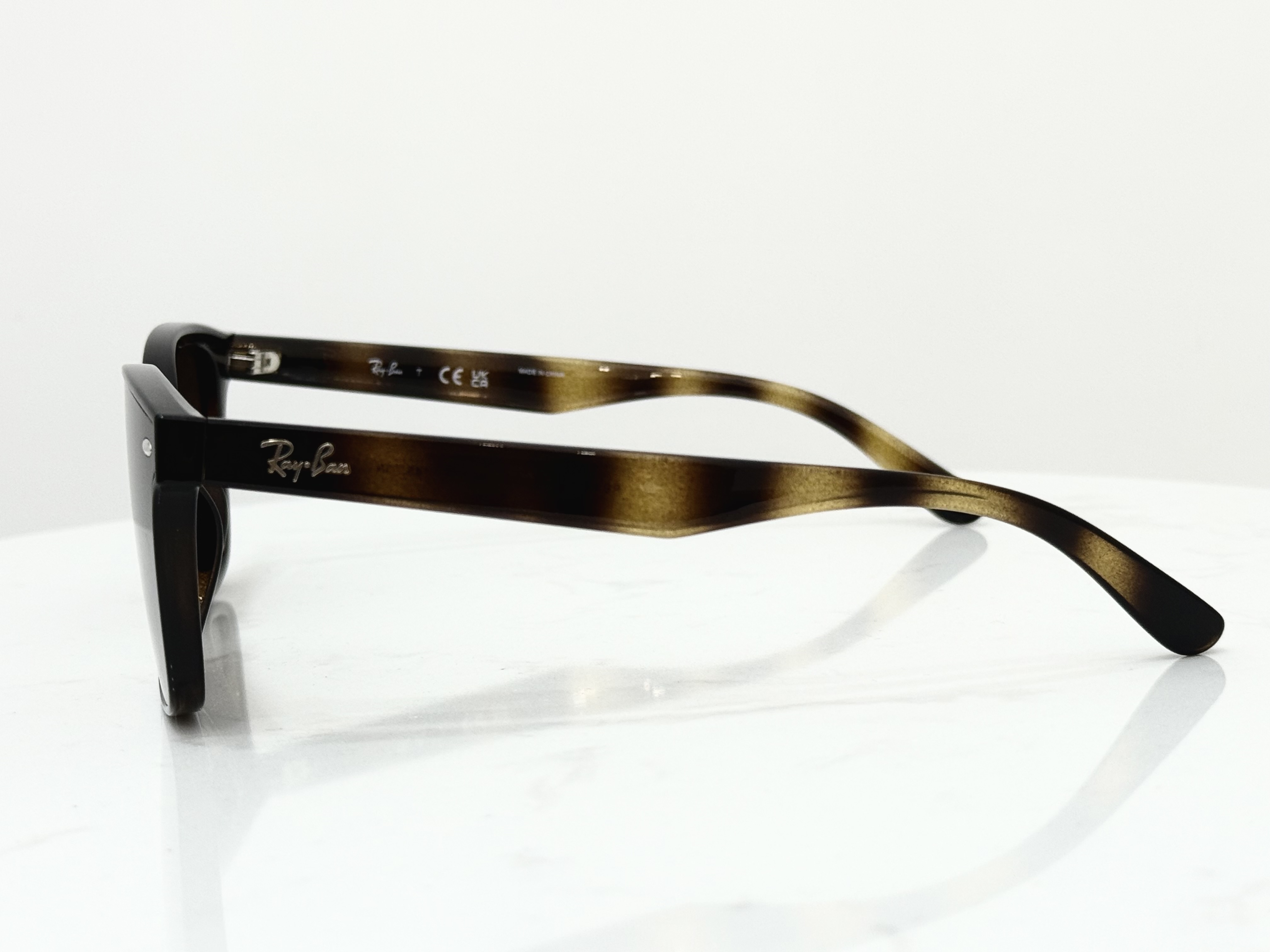 레이벤 RAYBAN RB4461D 유행 안타는 틴트 그라데이션 사각 플랫바 뿔테 선글라스 - 상세 이미지 5
