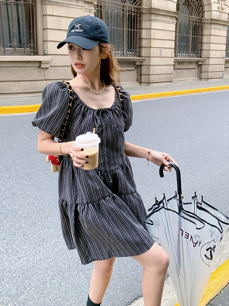 라운드넥 퍼프반팔 원피스 블랙스트라이프 리본 키작녀 패션 체형보정 데이트룩 귀여운디자인 - 상세 이미지 3