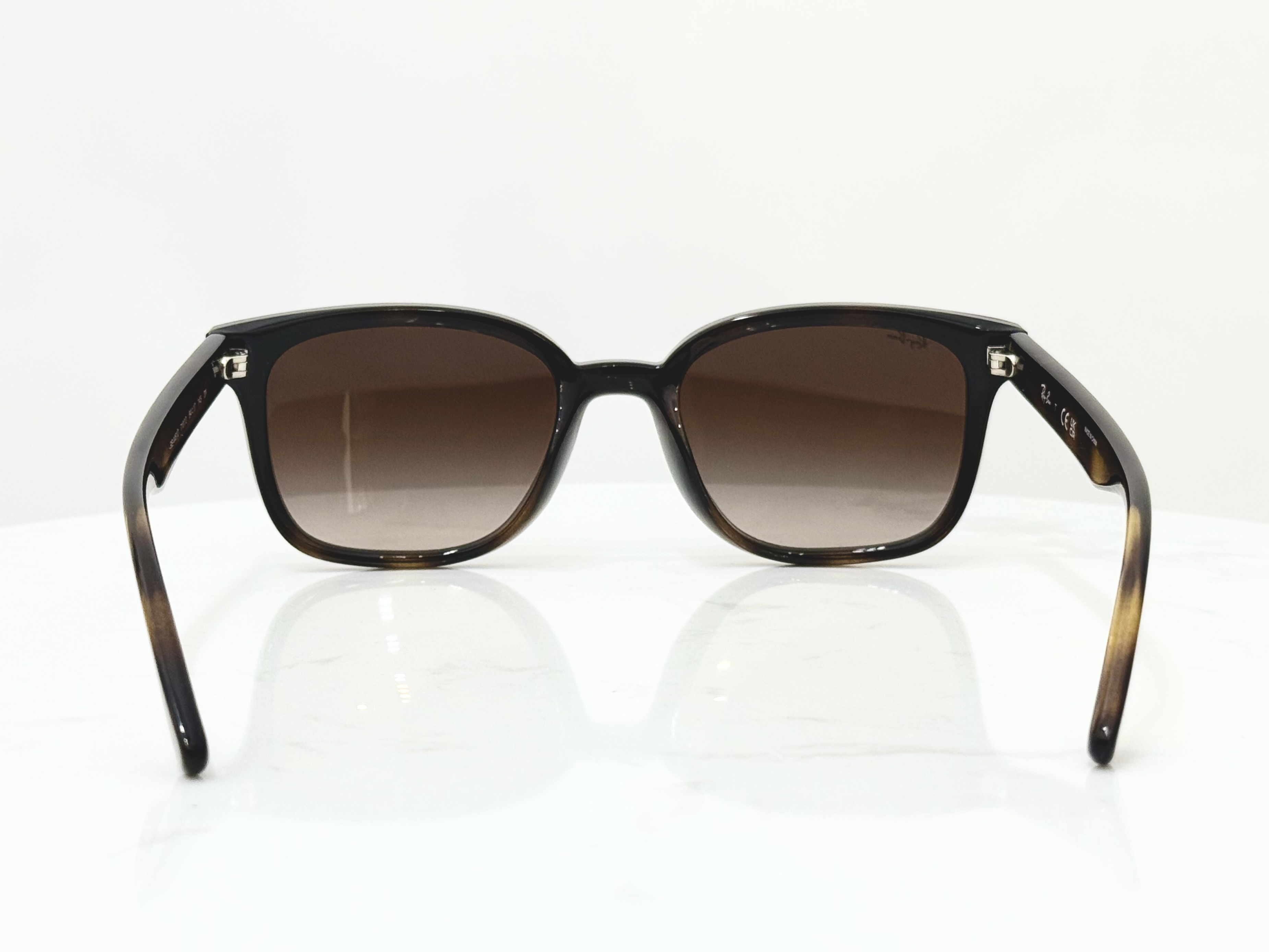레이벤 RAYBAN RB4461D 유행 안타는 틴트 그라데이션 사각 플랫바 뿔테 선글라스 이미지 6