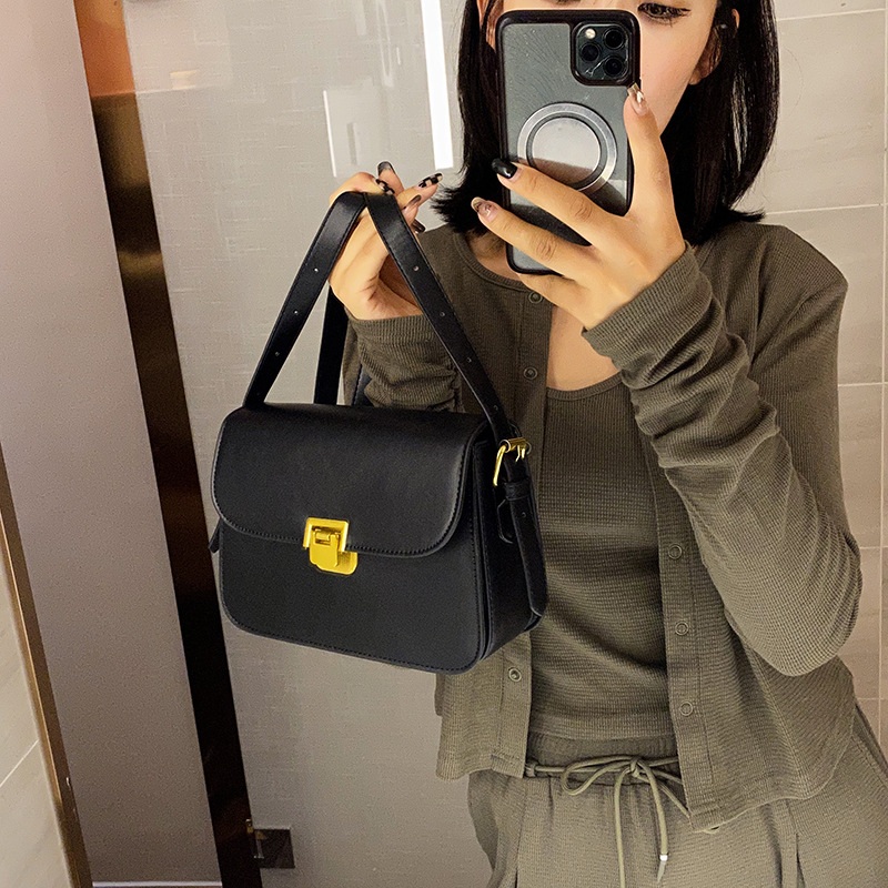 어디에나 어울리는 초콜릿백 대학생 일상룩 데일리룩 토트백 - 상세 이미지 2