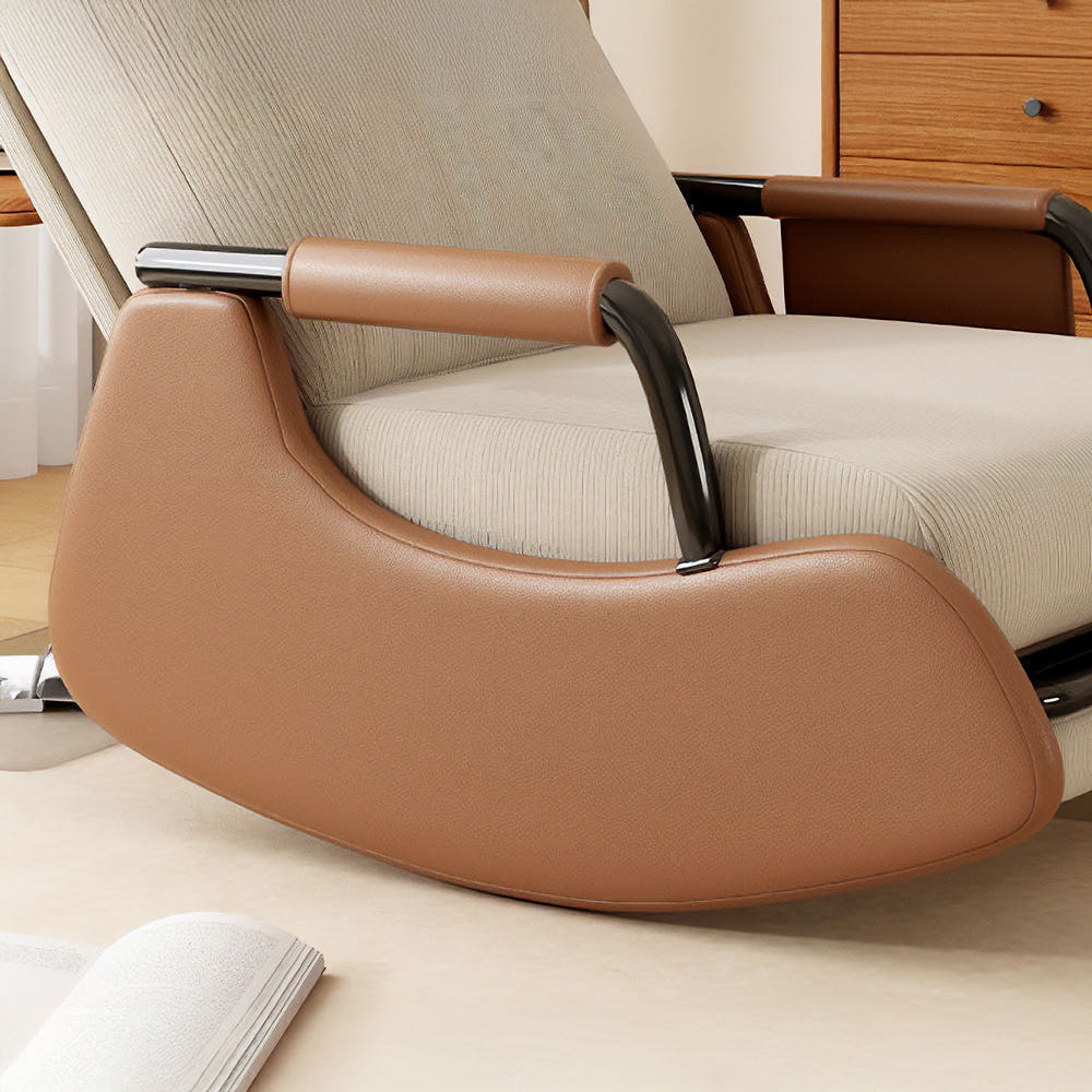 흔들의자에 앉아 편안하게 휴식하는 모습