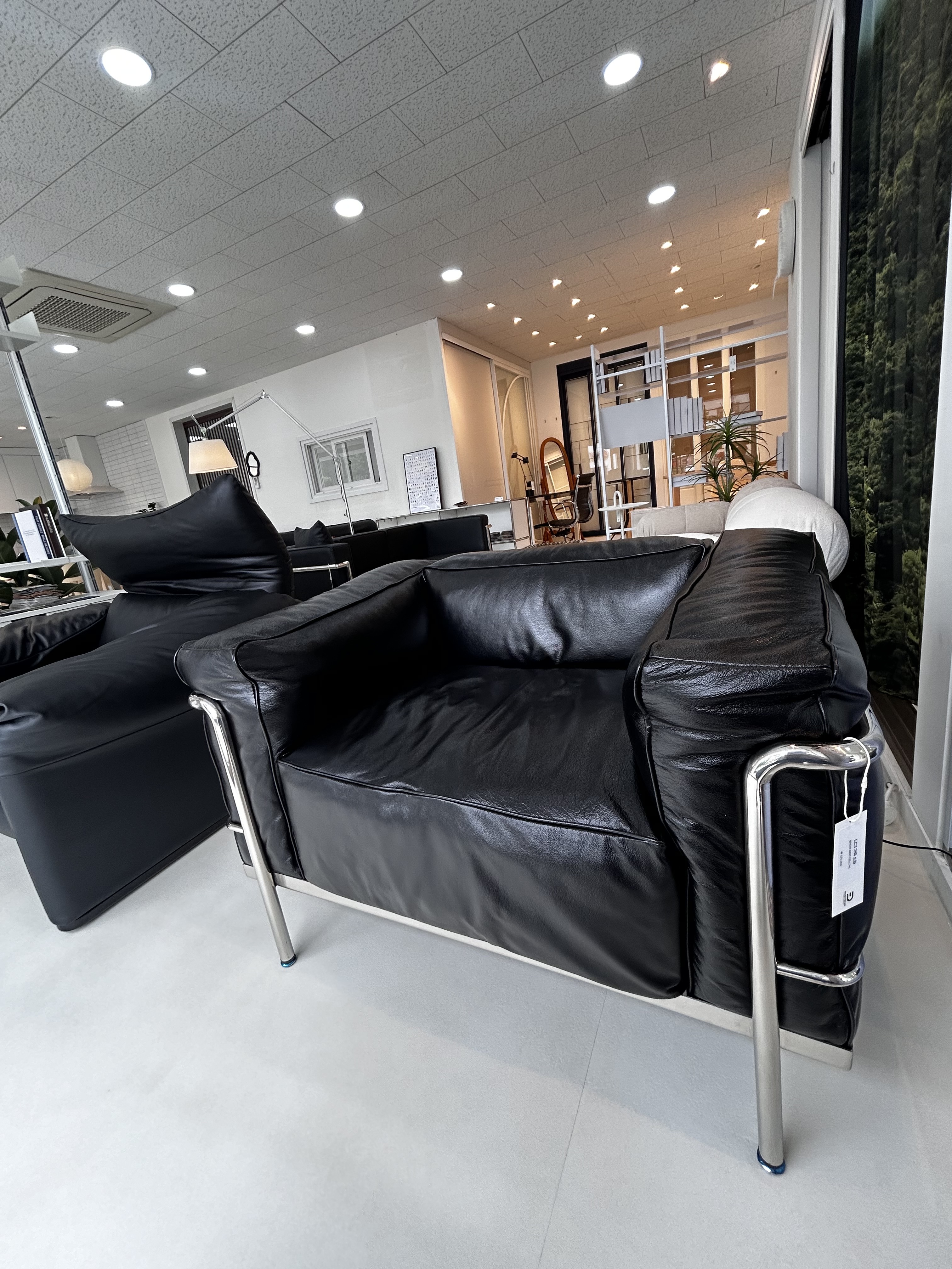 LC3 블랙 가죽쇼파 3인용 PU가죽 오리털 빈티지 거실소파