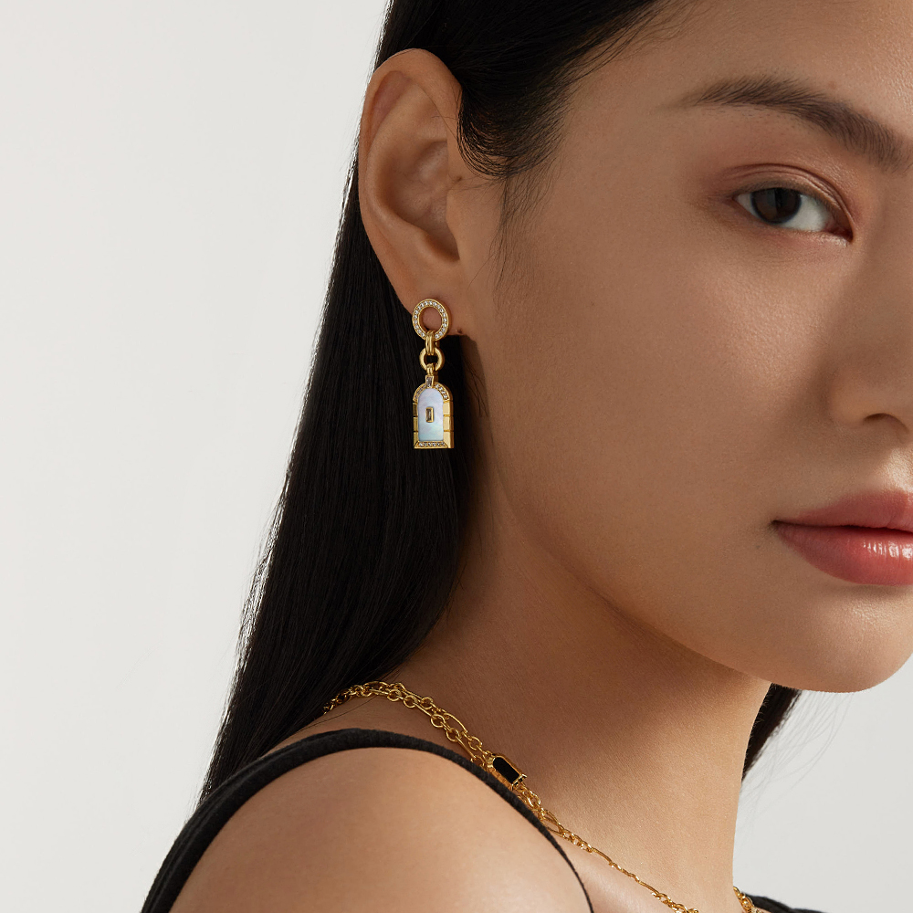 롤라로즈 Large Arch 마더오브펄 아치 드롭 볼드귀걸이 LR60511 - 상세 이미지 4
