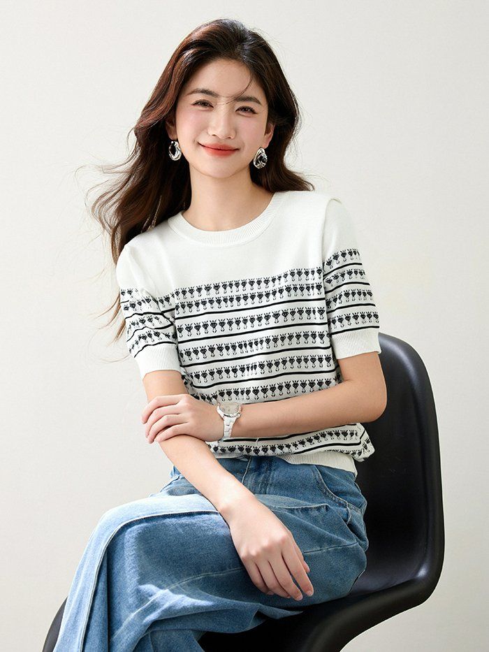봄 여름 여성 슬림핏 에스닉 패턴 반팔 니트 페미닌룩 데일리룩 라운드넥 포인트 티셔츠 - 상세 이미지 2