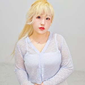 (1+1) 빅사이즈 팔짱을 끼고 원 단추 V넥 여름 볼레로 비스코스 크롭... 착용 후기 | 사이즈/핏 총정리 - 상품 이미지 1
