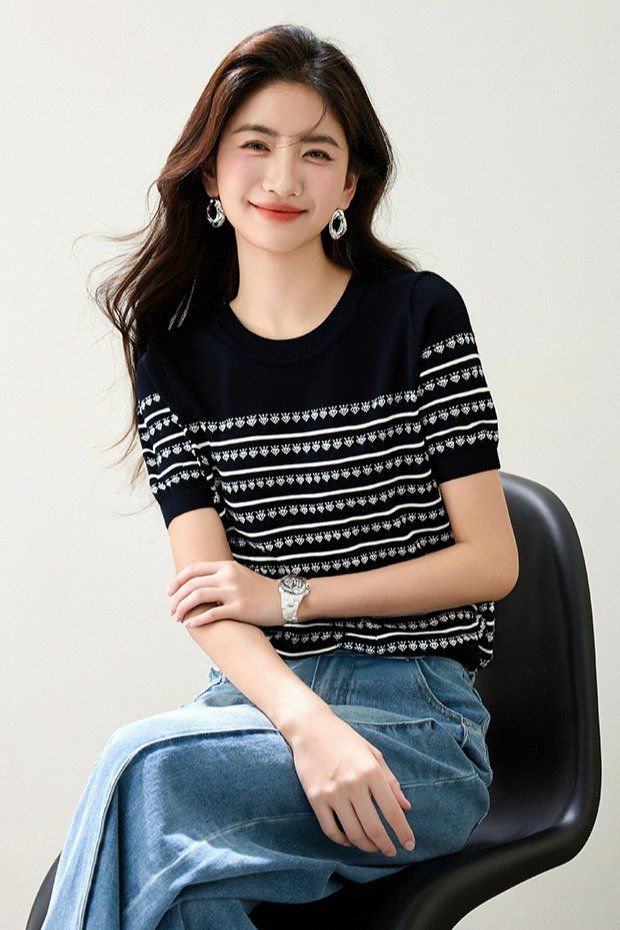 봄 여름 여성 슬림핏 에스닉 패턴 반팔 니트 페미닌룩 데일리룩 라운드넥 포인트 티셔츠 - 상세 이미지 5