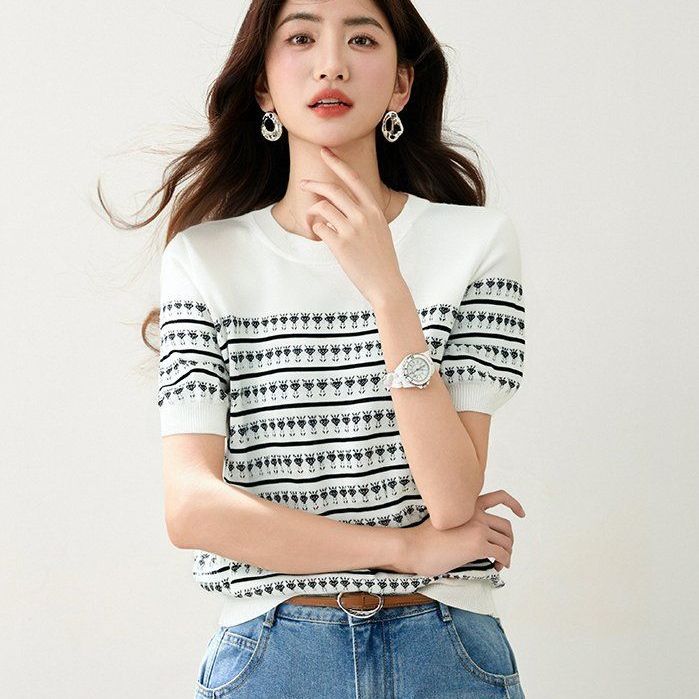 봄 여름 여성 슬림핏 에스닉 패턴 반팔 니트 페미닌룩 데일리룩 라운드넥 포인트 티셔츠 - 상품 이미지